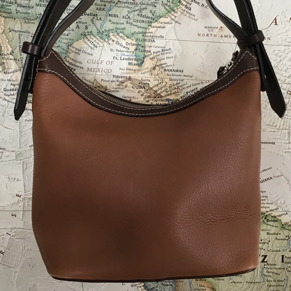 DOONEY & BOURKE 1975 Vintage Pebble Grain Hobo Bag - Picture 3 of 16